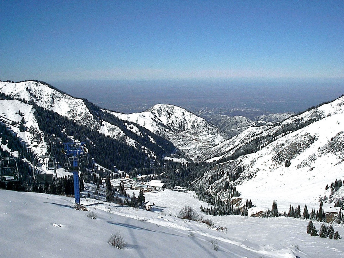 Alpinespits met sneeuw