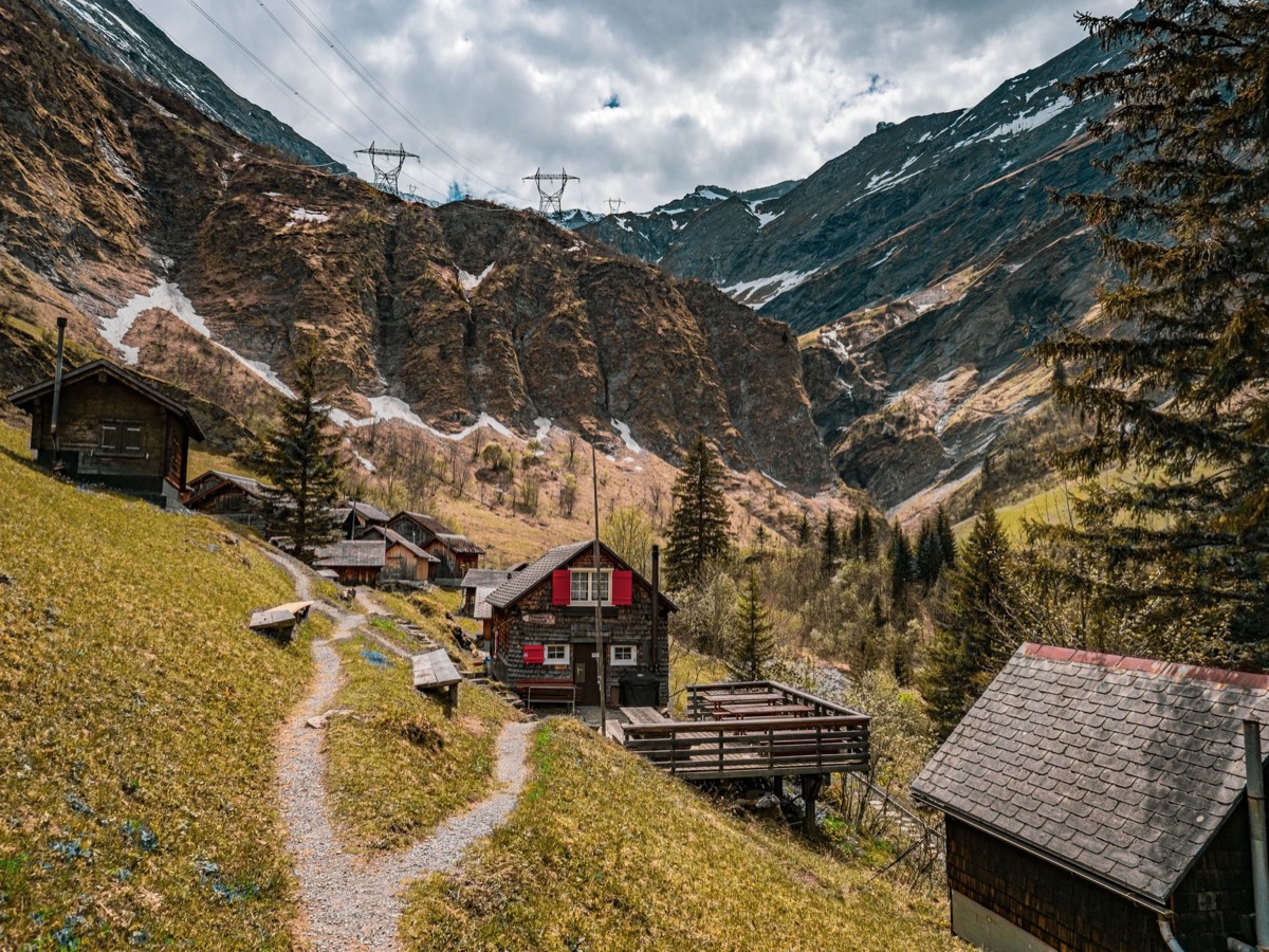 Carte de Suisse avec des sentiers alpins