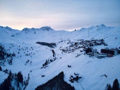 Glacier Express : Le voyage en train au cœur des Alpes enneigées