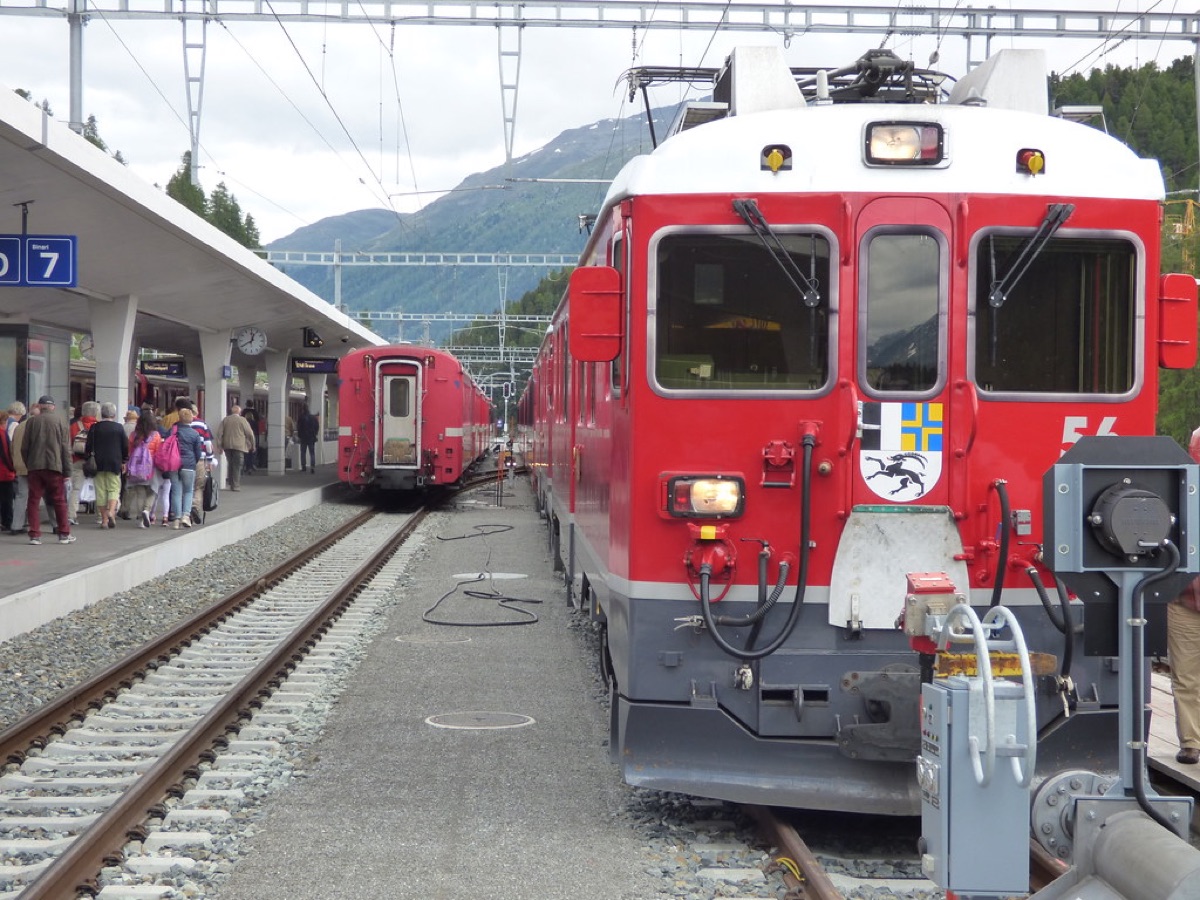 阿爾卑斯山間鐵路旅行風景