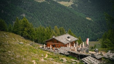 Cabane Alpine : 1 nuit, immersion dans l'âme brute des glaciers