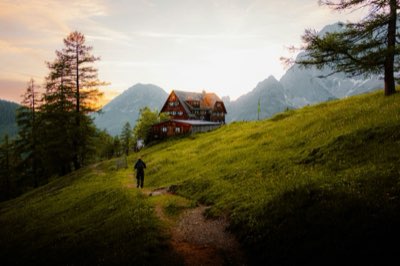 2500m超の山小屋で過ごす一夜がもたらす本物の山岳文化とは