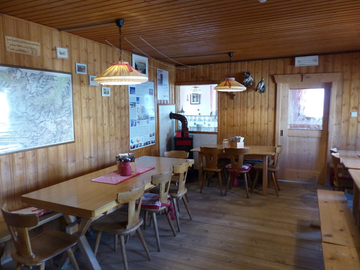 interior de uma hütte alpina