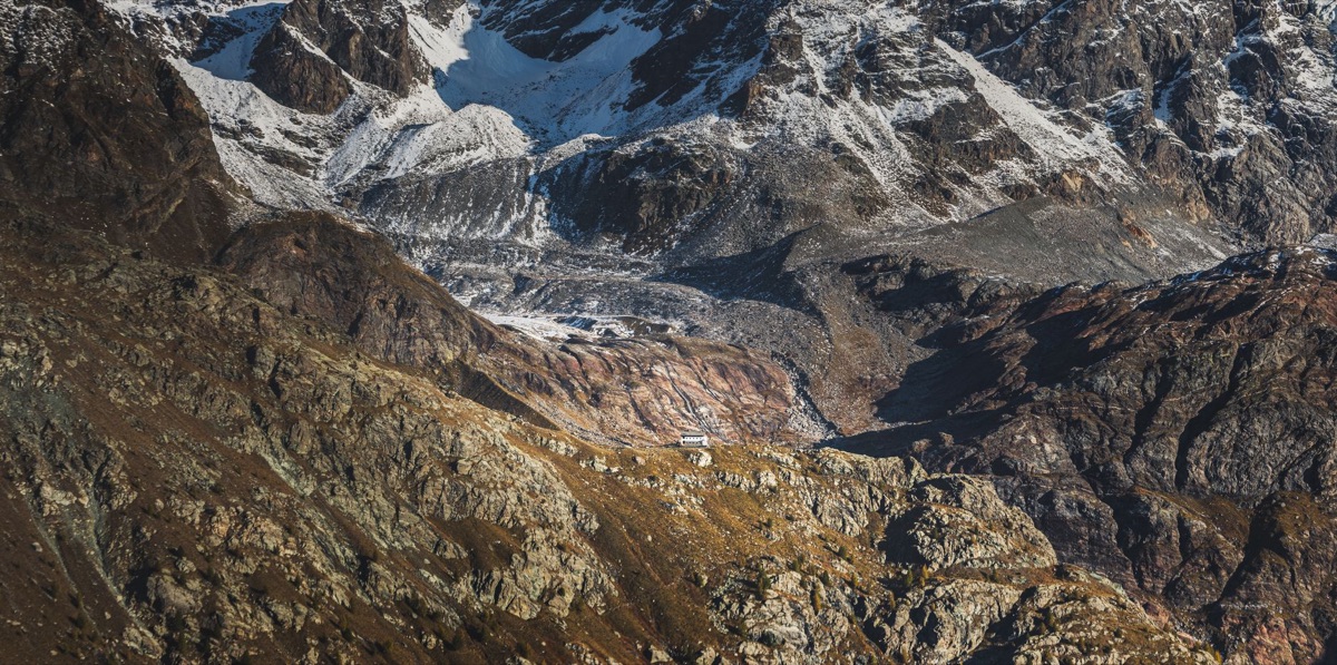 Roca con nieve