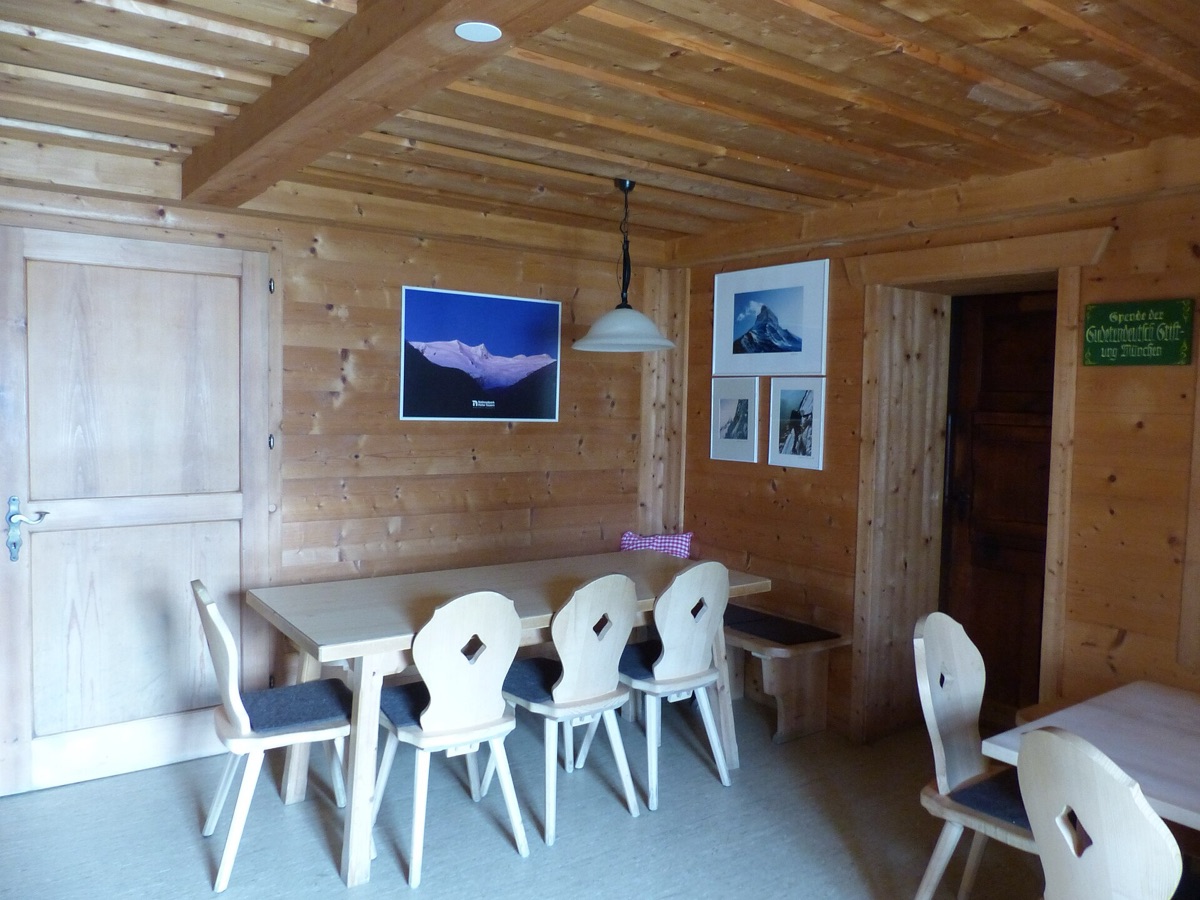 intérieure d'une hutte alpine
