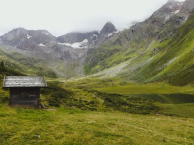 高海拔山屋住宿：征服巔峰的戰略據點與生活指南完整指南
