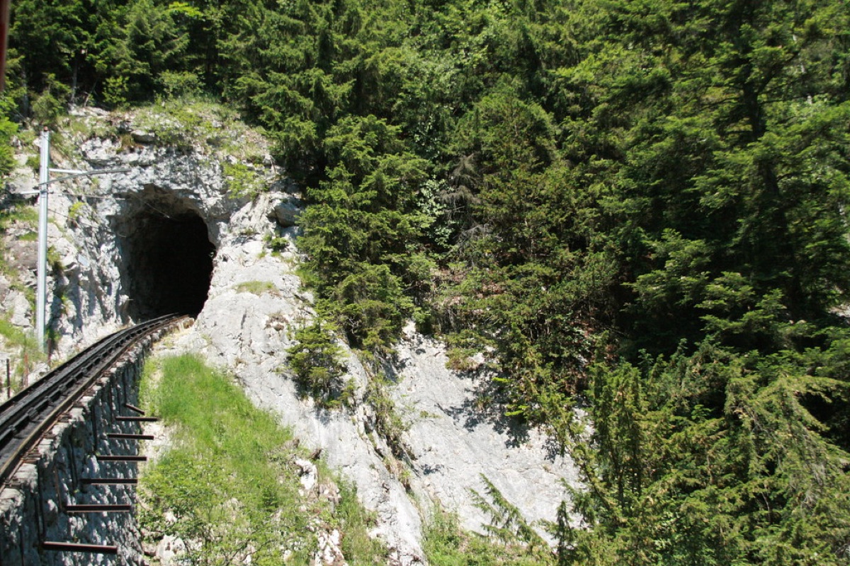 Alpine railway station