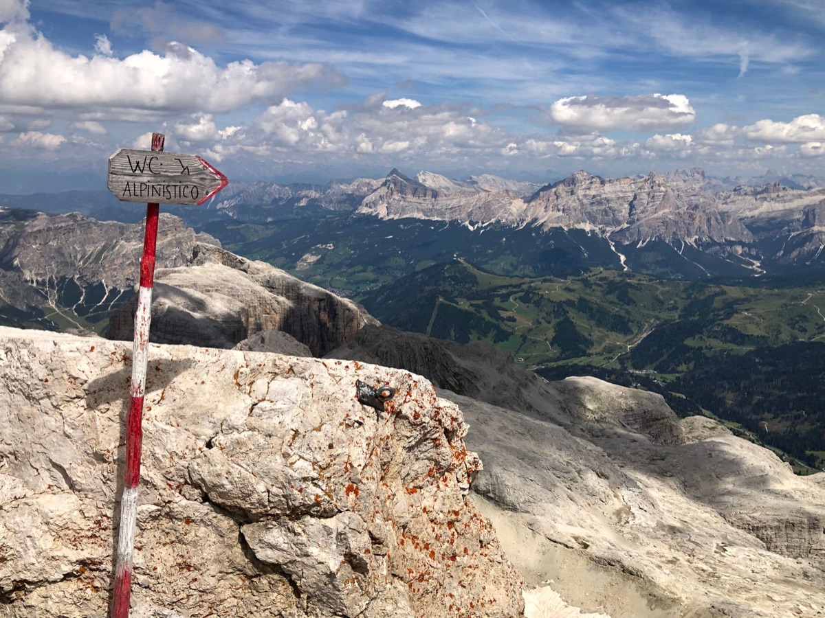 Alpine hiking map showing elevation and trail markers