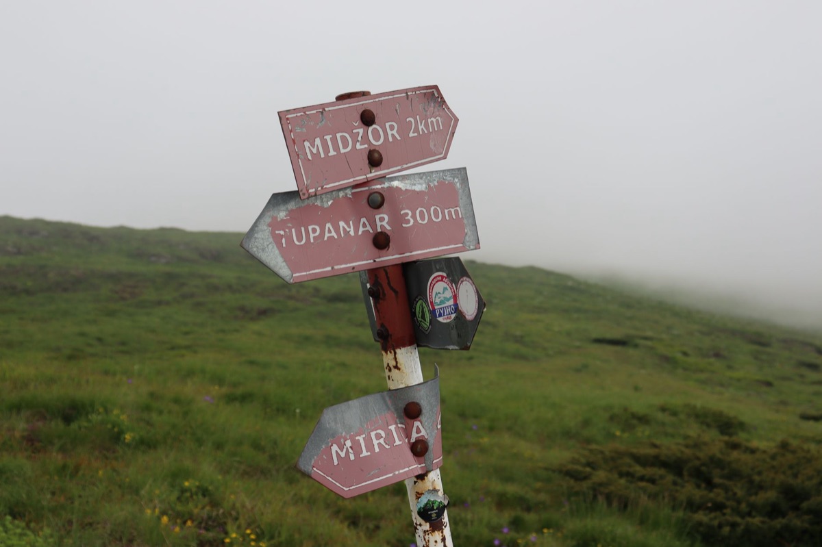 阿爾卑斯山徒步路線：標有海拔標記的山路