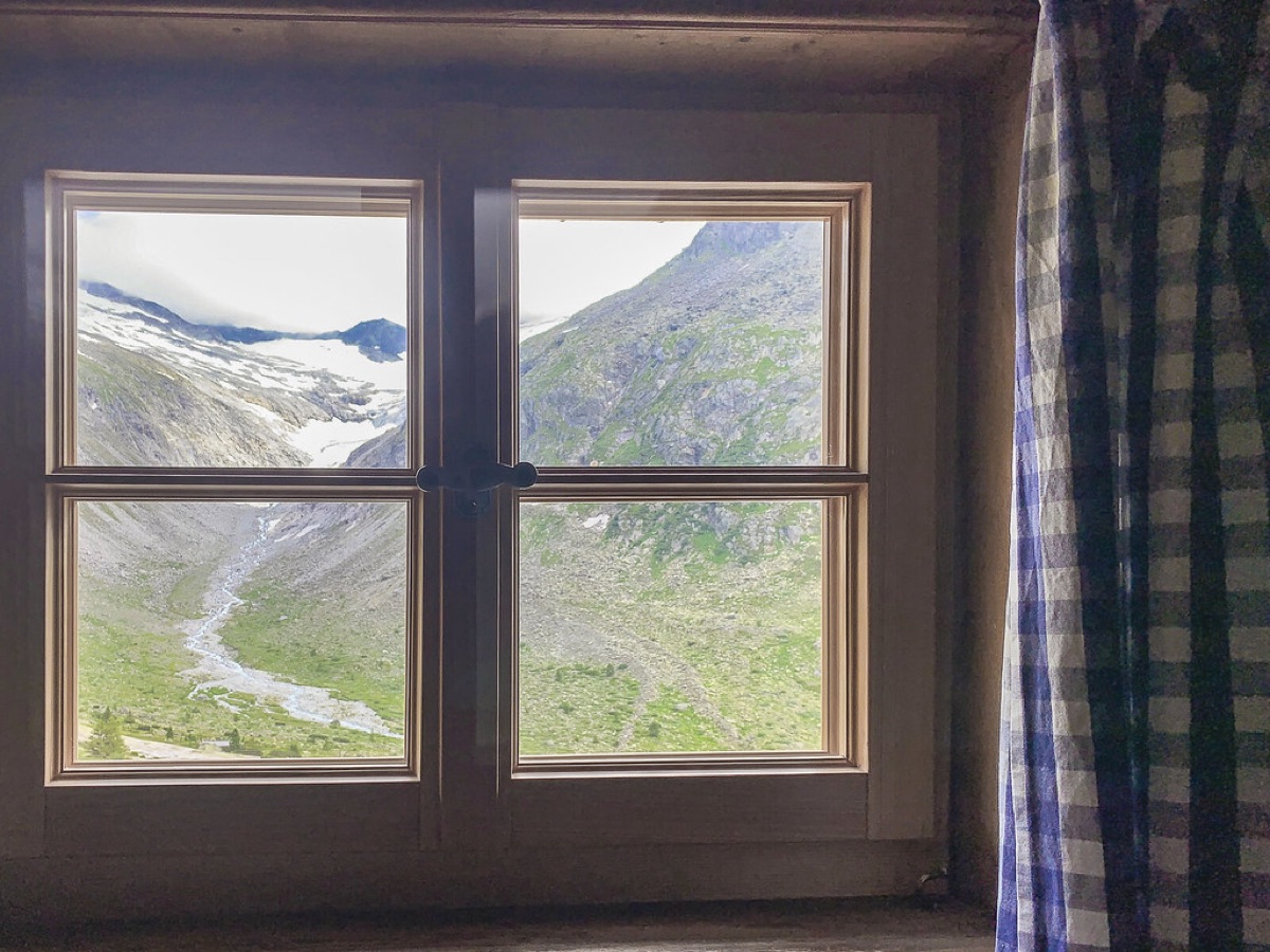 alpine hütte with mountain view