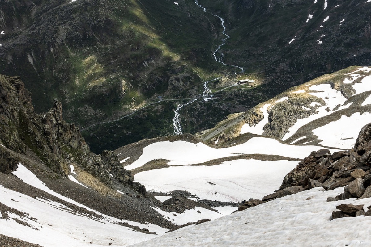 山屋與雪地