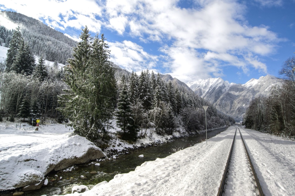 アルプス山間鉄道：雪の鉄道