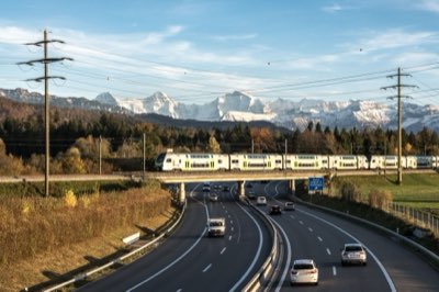 阿爾卑斯鐵道線路選擇：觀光型與活動基地的取捨完整指南