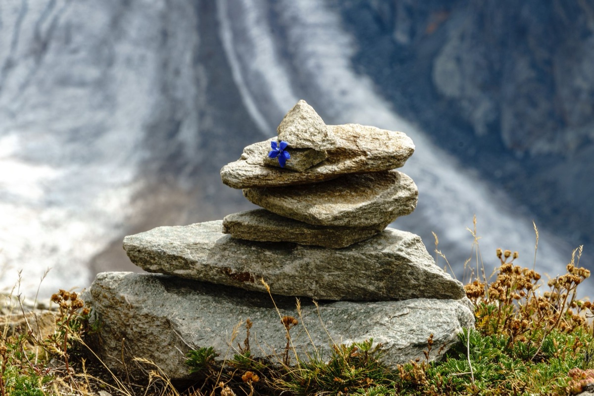 Alpine hiking trail markers